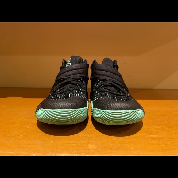 SOLD ✅✅ - Nike Kyrie 2 Green Glow - Size 8.5 - Picture 2 of 5